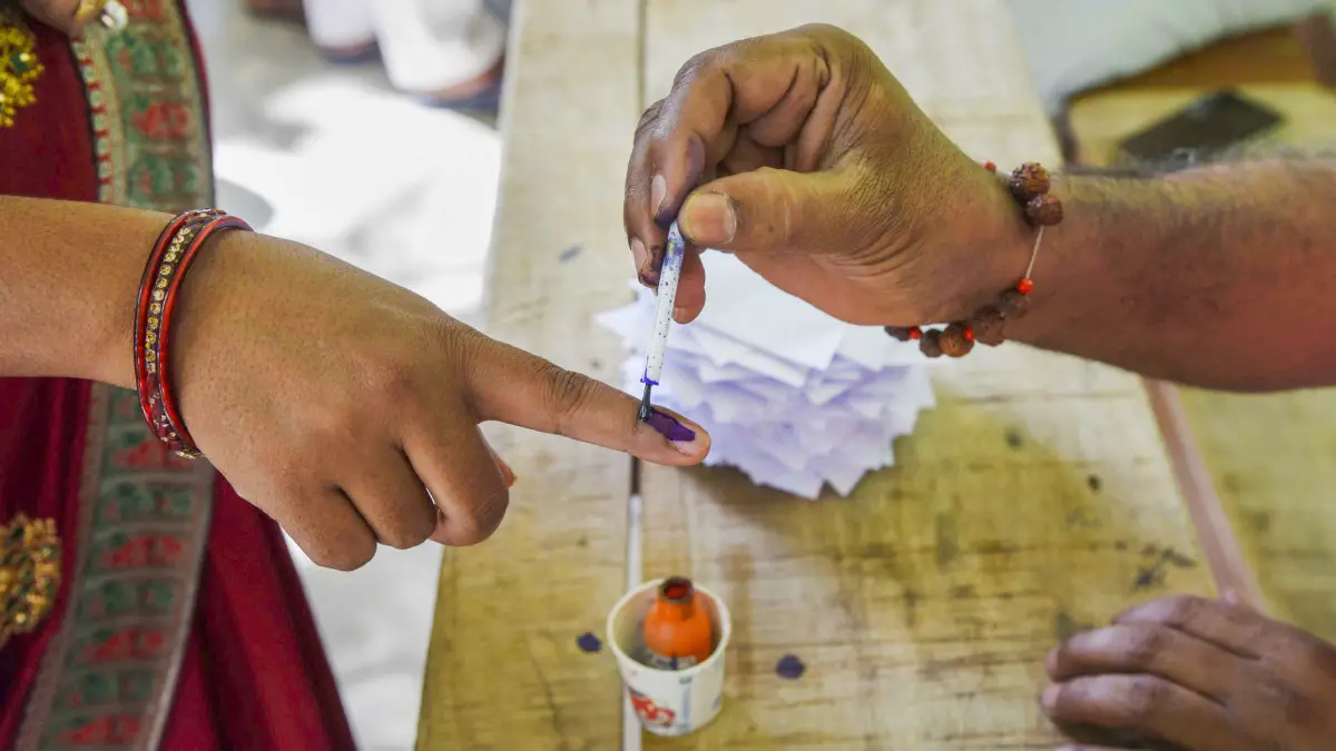 ଗ୍ରାମବାସୀ EVM ଉପରେ ସନ୍ଦେହ ପ୍ରକାଶ କରି ବାଲାଟ ପେପର ପୁନଃ ମତାଦାନ ନିଷ୍ପତ୍ତି କୁ ପ୍ରଶାସନିକ ଅଧିକାରୀ ଙ୍କ ବିରୋଧ।